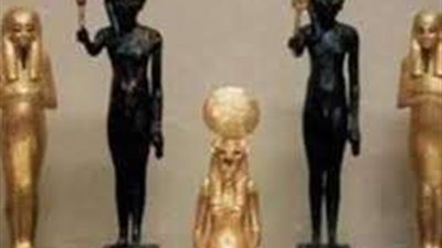 تجديد حبس 12 متهمًا بعرض قطع أثرية للبيع عبر فيس بوك