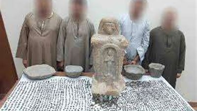 داخل «ثلاجة موز».. ضبط قطع أثرية بحوزة 4 أشخاص بسوهاج