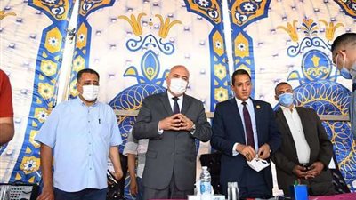 محافظ قنا يسلم 98 قطعة أرض للمستفيدين من مشروع مدينة الأمل