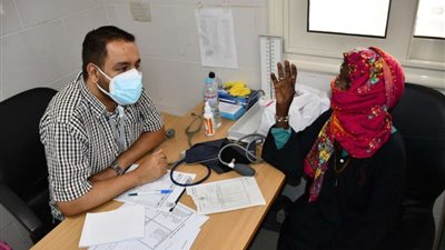 الكشف على 650 مريضا في قافلة طبية بأبو شقاف بالبحيرة