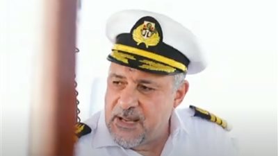 كبير مرشدي قناة السويس: مهمتنا عبور السفينة بأمان.. فيديو