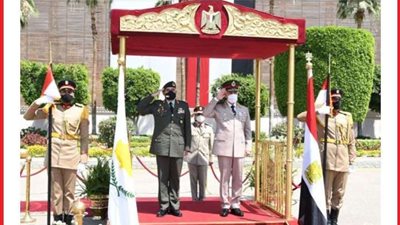 وزير الدفاع ورئيس الأركان يلتقيان قائد الحرس الوطني القبرصي لبحث التعاون المشترك