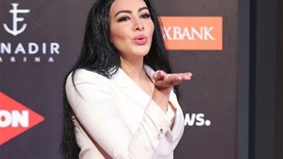 ميريهان حسين تستعرض لياقتها داخل الجيم