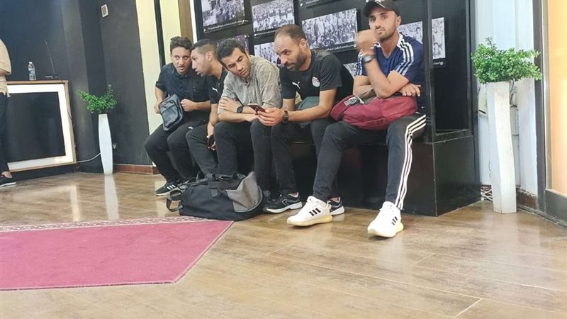 الحكام داخل مقر اتحاد