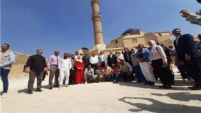 وزير السياحة يعقد مؤتمرًا صحفيًا على هامش افتتاح مسجد سارية الجبل