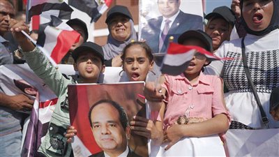 عاجل.. الرئيس السيسي يصل محافظة بني سويف ويلتقي الأهالي.. صور