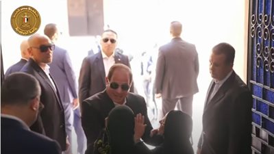 الرئيس السيسي يستجيب لطلب سيدة ببني سويف ويزورها في مسكنها