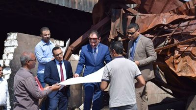 النيابة الإدارية تعاين موقع حريق مصنع كيماويات بالمنوفية