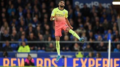 موقف رياض محرز النهائي من الانتقال لـ برشلونة