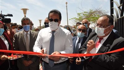 وزير التعليم العالي ورئيس جامعة حلوان يتفقدان لجان امتحانات نهاية العام الدراسى