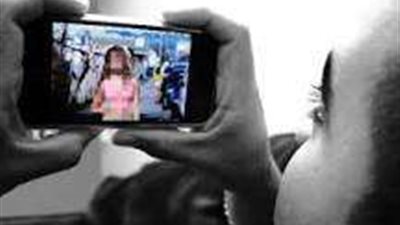 عن طريق لعبة إنترنت.. شاب يبتز فتاة بصور فاضحة | ما هي العقوبة المنتظرة؟