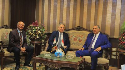 نقيب المحامين يلتقى رئيس محكمة بورسعيد ويجري جولة تفقدية لغرف المحامين