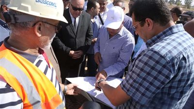 وزير النقل يتفقد مسار الخط الثالث من شبكة القطار الكهربائي السريع