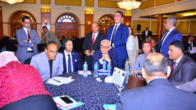 وزير التعليم يستمع إلى أراء الطلاب والمعلمين خلال فاعليات الحوار المجتمعي بالأقصر