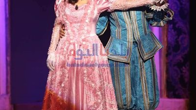 على طريقتها.. سهر الصايغ تروج لمسرحية 