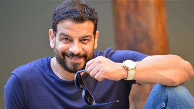 وصول جثمان الفنان أشرف مصيلحي إلى مسجد المشير طنطاوي