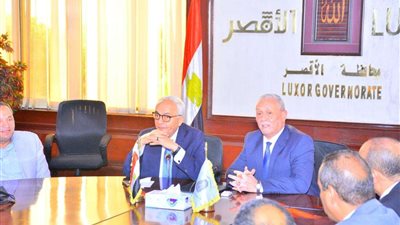 حجازي يعقد اجتماعا مع قيادات التربية والتعليم بمحافظة الأقصر