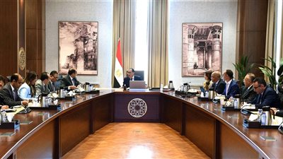 رئيس الوزراء يجتمع بأعضاء غرفة الصناعات الغذائية لسماع مقترحاتهم بشأن زيادة الإنتاج والتصدير