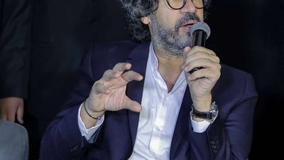 المخرج عمر هلال يعتذر للصحفيين: 