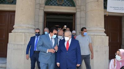 وزير التعليم العالي ورئيس جامعة القاهرة يستعرضان الوضع الحالي للمشروعات الكبرى للجامعة