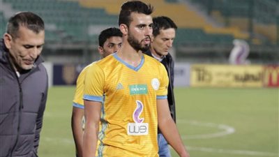 مباراة الأهلي والمصري تشهد أول حالة طرد في الموسم الجديد من الدوري