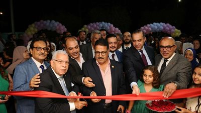 أمين الأعلى للإعلام ورئيس اتحاد الناشرين العرب ونواب تنسيقية شباب الأحزاب يفتتحون مكتبة عصير الكتب