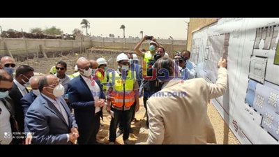 وزير التنمية المحلية يتفقد مشروعات 