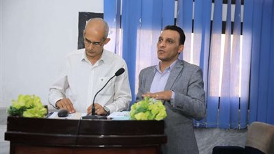 نائب محافظ سوهاج والسكرتير المساعد يعقدان اجتماعا مع لجنة استرداد أراضي أملاك الدولة