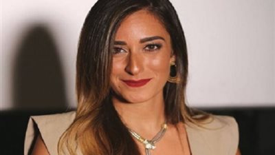 بإطلالة جذابة.. أمينة خليل تخطف أنظار جمهورها