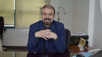 أحمد عاصم يقدم نصائح الراحة بعد عملية الحقن المجهرى