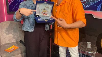 الطفلة ملك محمد تكشف كواليس غنائها أمام السيسي مع سعد الصغير.. اليوم