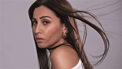 الفنانة دينا الشربيني تعلن تفاصيل عزاء والدها عزاء والدتها