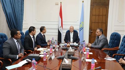 محافظ القاهرة يلتقي  بأعضاء مبادرة 