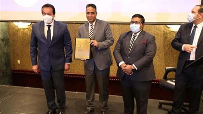 وزير التعليم العالي يكرم الجامعات المدرجة بتصنيف QS لعام 2022