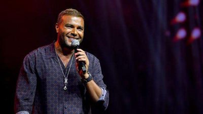 بالصور| رفع شعار كامل العدد.. رامي صبري يتألق في حفله بالكويت