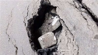 تحرك عاجل لإصلاح حفرة بمنتصف طريق السويس