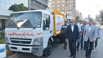 محافظ القليوبية يتفقد استلام معدات نظافة وإنارة لصالح القناطر الخيرية وشبرا الخيمة وقليوب | صور