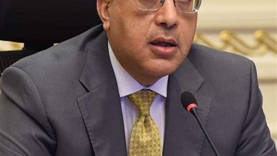 رئيس الوزراء يشهد افتتاح مصنع لإنتاج الأحذية