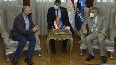 أسامة ربيع: مشروعات تطوير المجرى الملاحي لقناة السويس تتم بصورة دورية