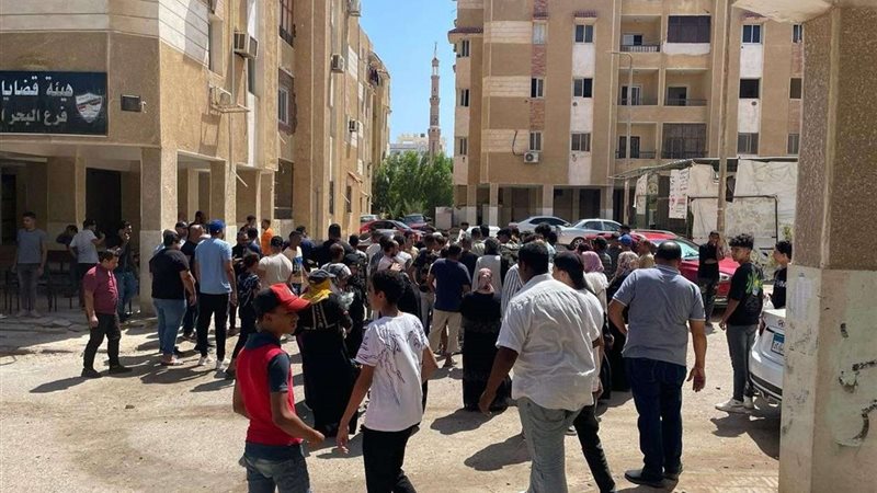 توافد المواطنين على