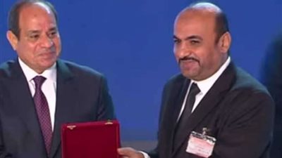 السيسي يُكرم مجموعة من القراء والأئمة والعلماء باحتفالية المولد النبوي