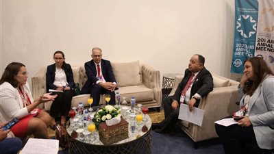 الحكومة تحرص على توفير بيئة جاذبة ومحفزة للاستثمارات المحلية والأجنبية