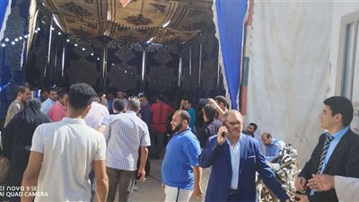 توافد قيادات وأعضاء حزب مصر أكتوبر لتحرير نماذج تأييد الرئيس السيسي