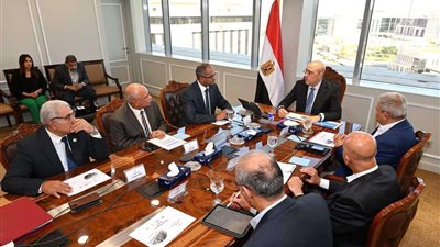 وزير الإسكان يتابع موقف خدمات مياه الشرب والصرف الصحى على مستوى الجمهورية