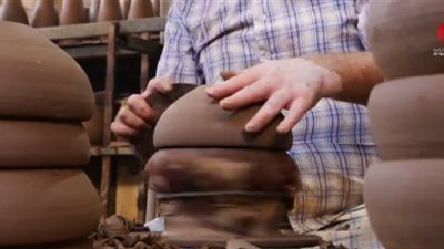 «القاهرة الإخبارية» تعرض تقريرًا عن صناعة الفخار في غزة