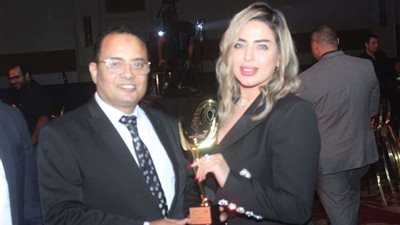 تكريم الإعلامية منى العمدة كأفضل برنامج عقاري لعام 2022