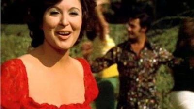 بالفيديو.. عرض فساتين السندريلا سعاد حسني لأول مرة على الهواء