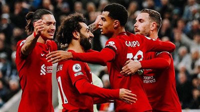 رغم الطرد.. ليفربول يتعادل مع توتنهام في الشوط الأول