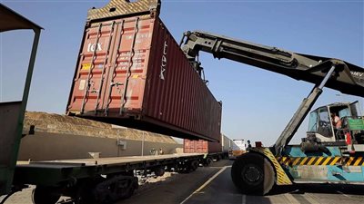 الموانئ البرية والجافة: دور بارز لميناء أكتوبر الجاف في حركة الواردات والصادرات القادمة