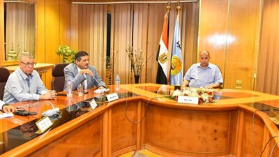 محافظ أسيوط يترأس اجتماع مناقشة جهود حرق المخلفات الزراعية وتعظيم الاستفادة منها